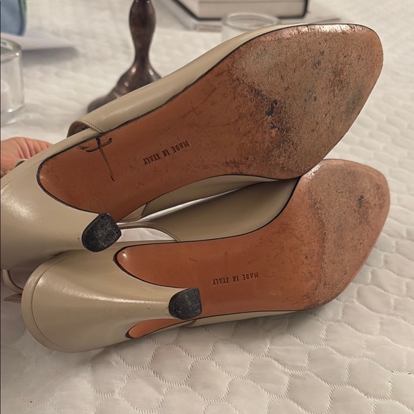 50% off 
Salvatore Ferragamo Beige and Black Women's sling backpumps - Picture 6 of 8
